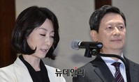 [포토] 신동주 전 부회장 발표문 대독하는 조은주 여사