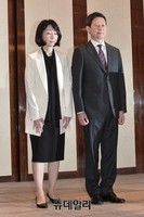 [포토] 롯데법적소송, 나란히 선 신동주-조은주