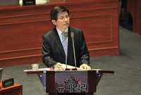 [포토] 의원들의 질문에 답하는 황교안 총리