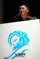 [포토] 칸 광고제, 라이브포럼 강연하는 하의성 차장
