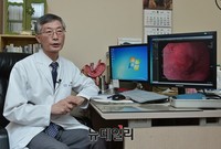 [포토] 역류성 식도염 설명하는 장용준 부원장