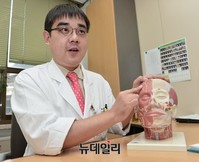 [포토] 말초성 안면마비 설명하는 강중원 교수