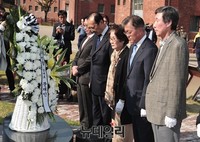 [포토] 묵념하는 문재인 대표