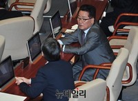 [포토] 대화 나누는 박지원-안철수