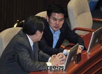 [포토] 대화 나누는 김무성 대표와 김태호 최고위원