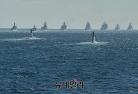 [포토] 해군관함식, 함정과 잠수함