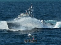 [포토] 해군 관함식, 고속 기동하는 참수리고속정