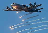 [포토] 해군관함식, 플레어 발사하는 P-3 해상초계기