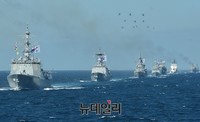 [포토] 해군 관함식, 해상사열하는 우리해군