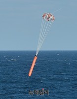[포토] 해군 관함식, 해상초계기서 발사한 어뢰