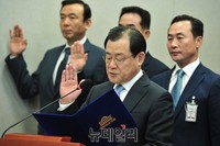 [포토] 선서하는 이병기 대통령 비서실장