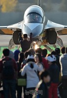 [포토] 비행마치고 주기하는 블랙이글