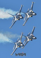 [포토] 가을하늘에 우리공군 블랙이글