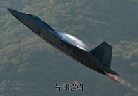 [포토] 이륙하는 F-22 랩터