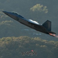 [포토] 서울공항서 이륙하는 미공군 F-22랩터