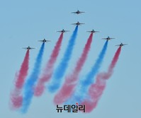 [포토] 아덱스에 등장한 블랙이글팀