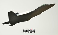 [포토] F-22 날렵한 바디라인