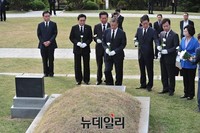 [포토] 안중근 묘역 찾은 문재인 대표