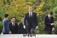 [포토] 안중근 의사 묘역 찾은 문재인 대표