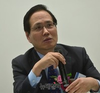 [포토] 금융정책방향 포럼, 토론하는 조남희 금융소비자원장