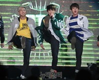 [포토] 파워풀한 무대 선보이는 방탄소년단