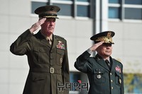 [포토] 경례하는 한-미 양국 합찹의장