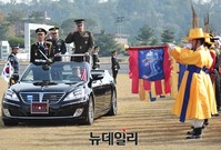 [포토] 열병 받는 한미 합참의장