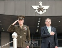 [포토] 국방부 방문한 '애슐턴 카터' 국방장관-'조지프 던포드' 미 합참의장