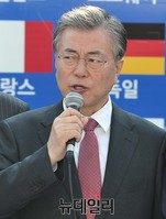 [포토] 역사 교과서 관련 발언하는 문재인 대표