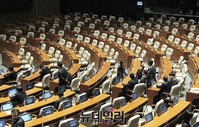 [포토] 국정교과서 문제로 파행된 국회본회의