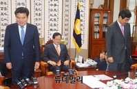 [포토] 국회의장실서 만난 與-野