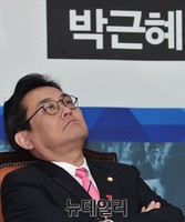 [포토] 생각에 잠겨있는 새정치민주연합 전병헌 최고위원