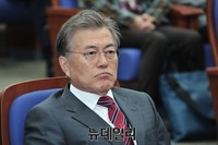 [포토] 의원총회 참석하는 새정치 문재인 대표