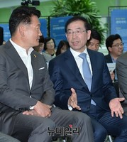 [포토] 대화나누는 박원순-송영길