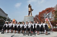 [포토] 안중근 의사 동상 제막식, 축하 합창하는 어린이들