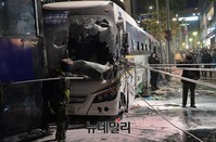 [포토] 만신창이 된 경찰버스