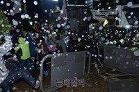 [포토] 캡사이신으로 시위대 제압하는 경찰