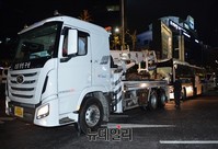 [포토] 견인되는 경찰버스