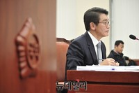 [포토] 질문에 답하는 고대영 KBS 사장후보자