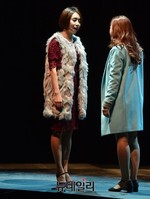 [포토] 캣츠비를 두고 대화하는 페르수-선