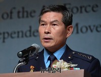 [포토] 공군 학술회의 참석한 정경두 참모총장