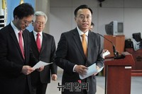 [포토] 회견장 떠나는 여당 세월호특조위 위원들