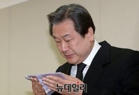 [포토] 눈물 흘리는 새누리당 김무성 대표