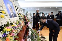 [포토] 故 김영삼 전 대통령 빈소찾은 조희연 교육감