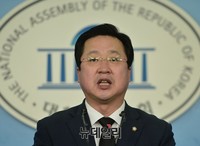 [포토] 현안관련 브리핑하는 이장우 대변인