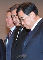 [포토] 故 김영삼 전 대통령 애도하는 대표단