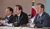 [포토] 정책간담회 참석한 김무성-허창수 대표