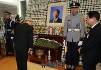 [포토] 전두환 전 대통령, YS 빈소 조문