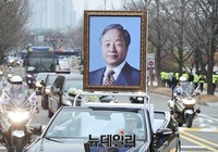 [포토] 국회로 들어오는 고 김영삼 대통령 운구행렬