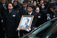 [포토] 상도동 사저 찾은 고 김영삼 대통령 운구행렬
